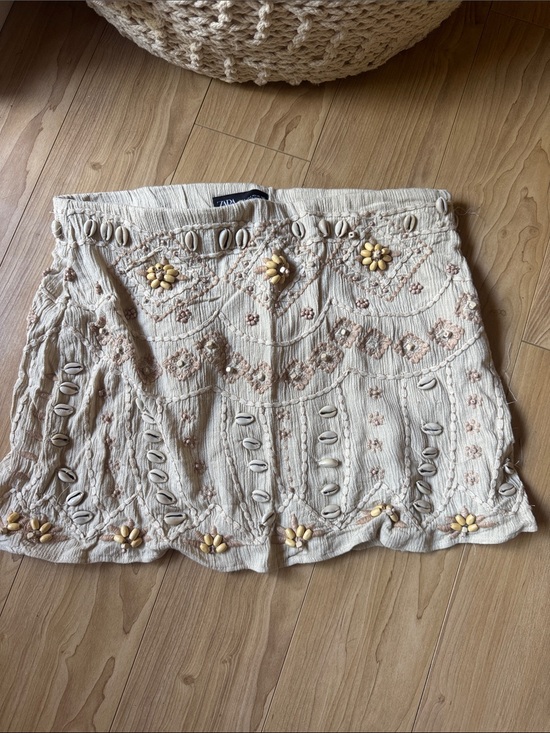 Zara Dresses & Skirts - Zara Cream Embroidered Mini Skirt with Shell & Bead Details